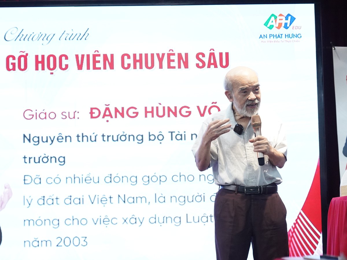 GS. Đặng Hùng Võ phát biểu tại Chương trình Đào tạo & Gặp gỡ Học viên chuyên sâu của Học viện An Phát Hưng